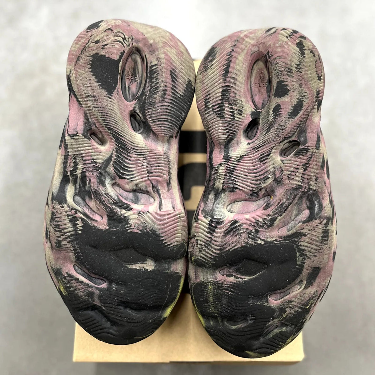 adidas Yeezy Foam RNR MX Carbon - Preowned