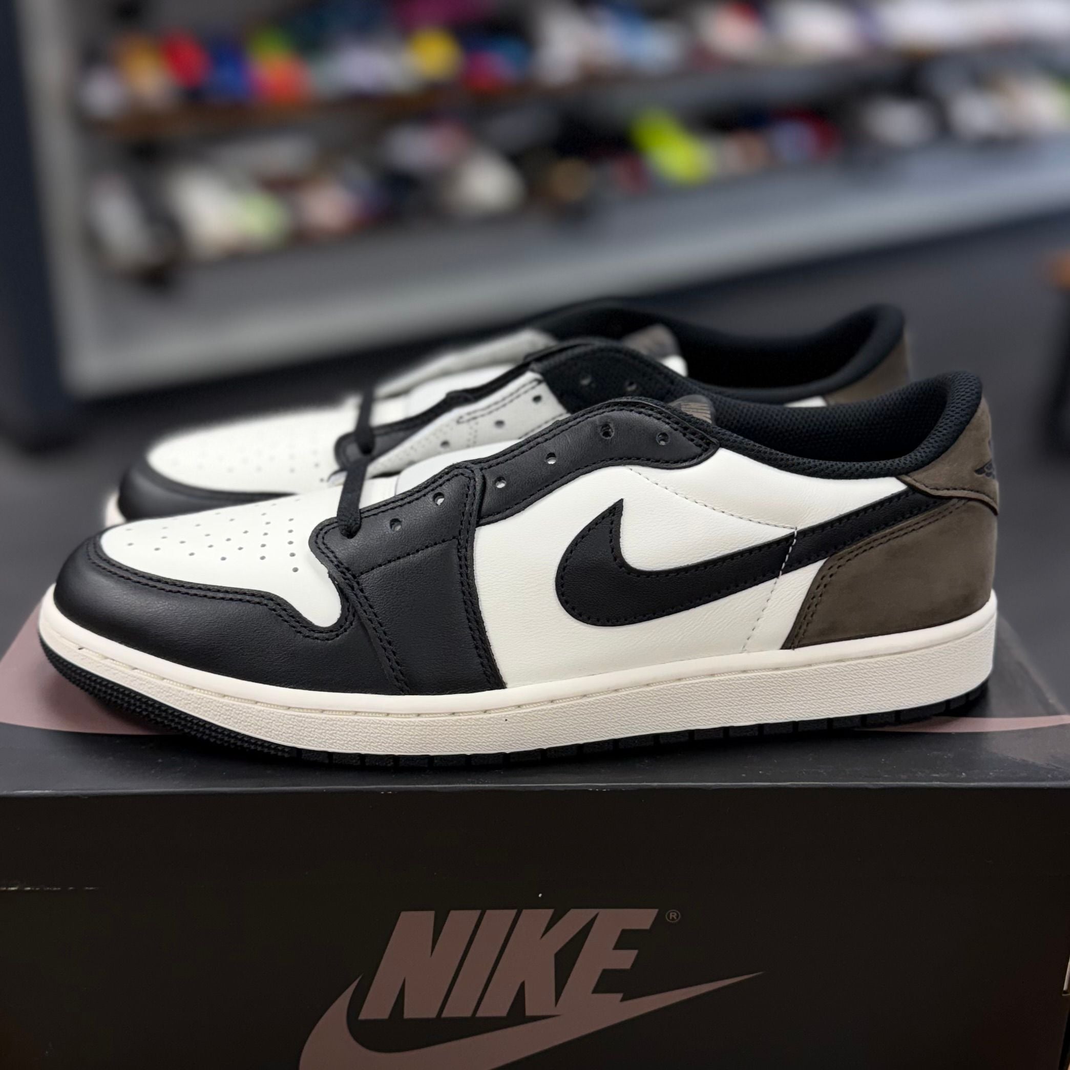 BRAND NEW STEAL - Jordan 1 Retro Low OG Mocha
