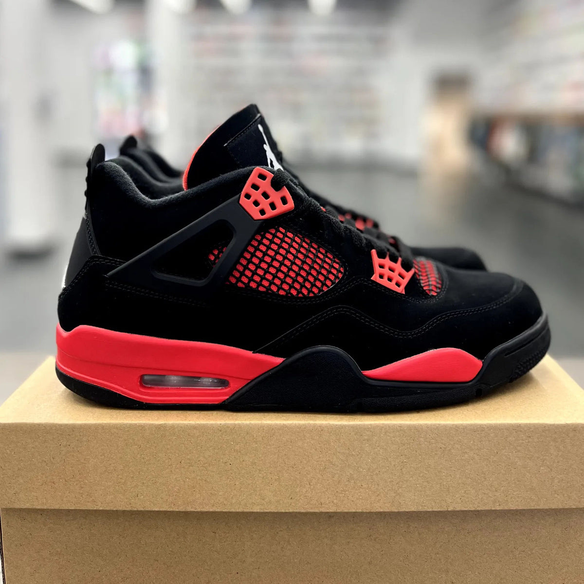 Jordan 4 Retro Red Thunder - Preowned