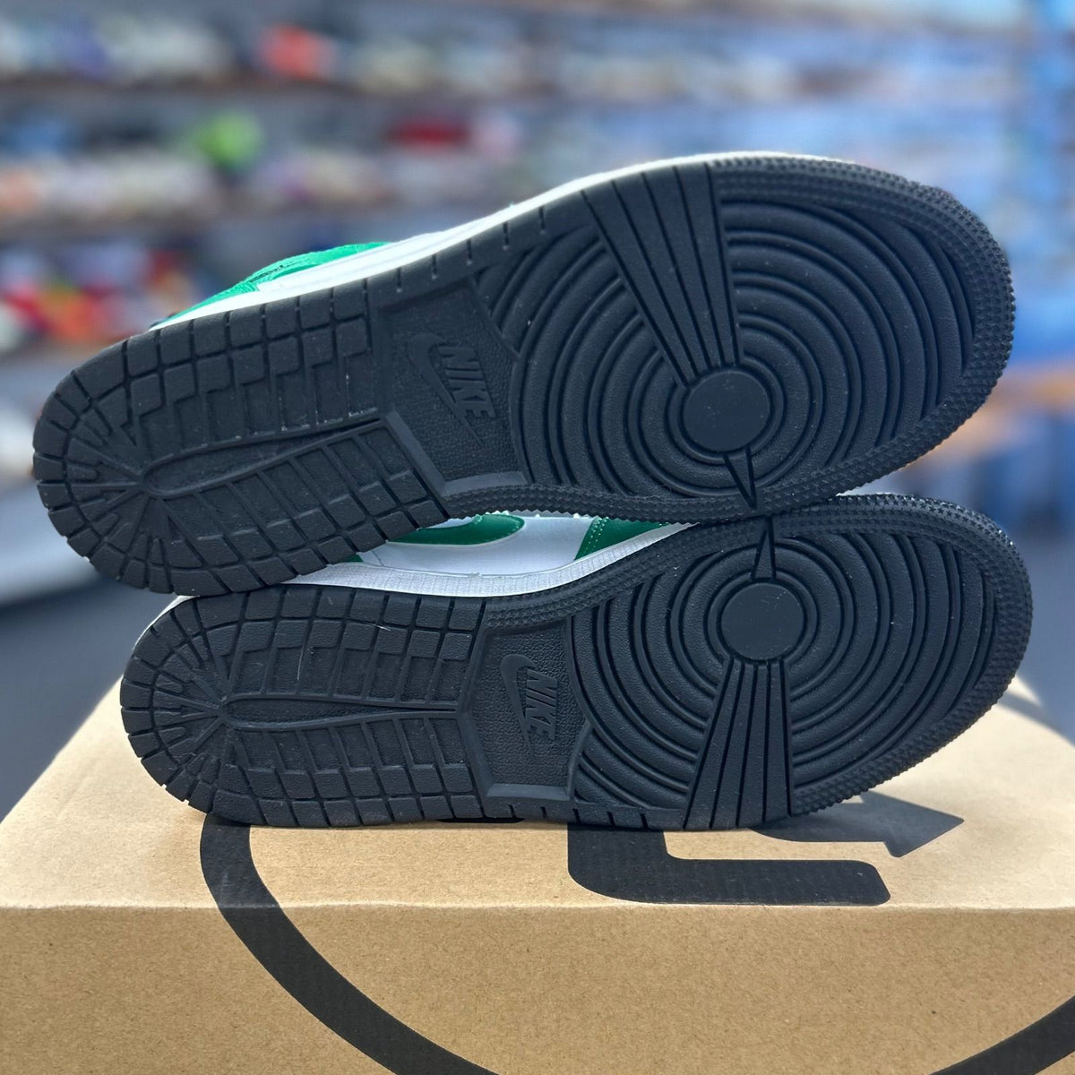 Jordan 1 Mid Lucky Green (GS) - Preowned