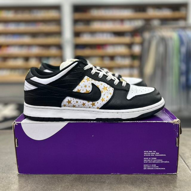 Nike SB Dunk Low Supreme Stars Black (2021) - Preowned