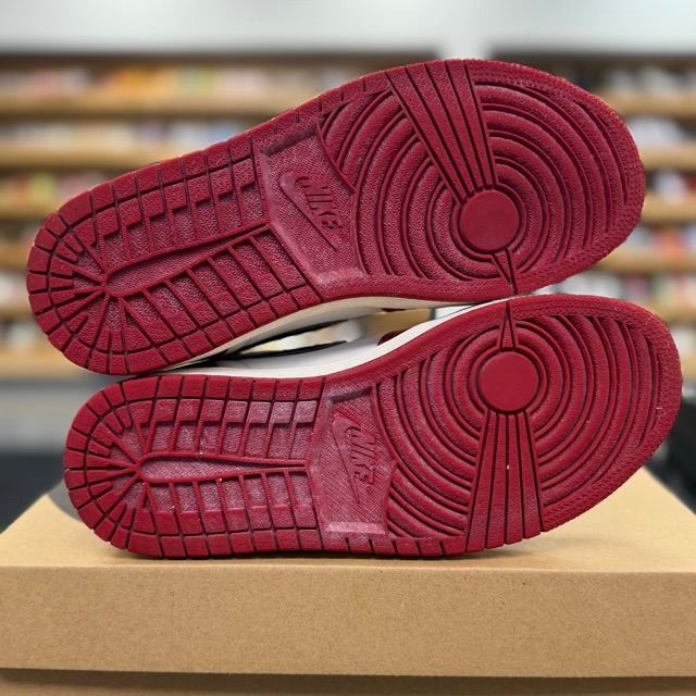 Jordan 1 Retro High OG Chicago Lost and Found - Preowned