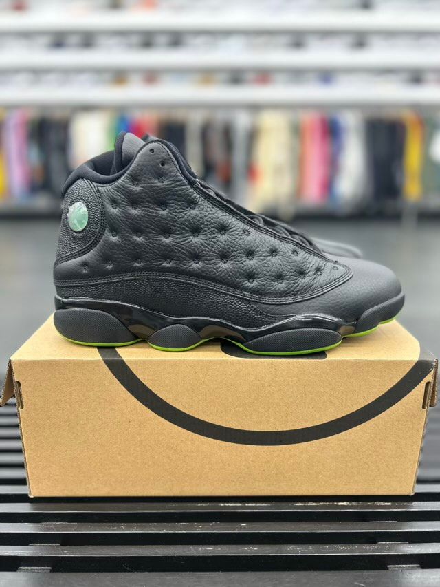 BRAND NEW STEAL - Jordan 13 Retro Altitude (2017)