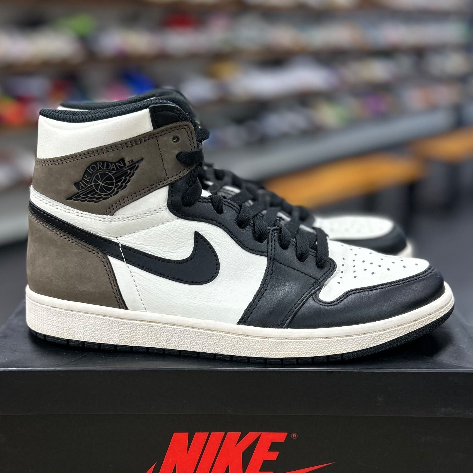 Jordan 1 Retro High Dark Mocha - Preowned