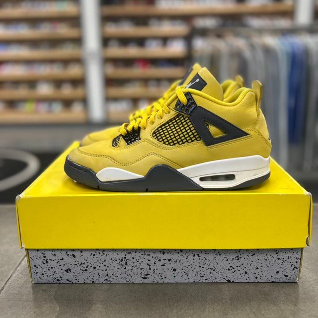 Jordan 4 Retro Lightning (2021) - Preowned