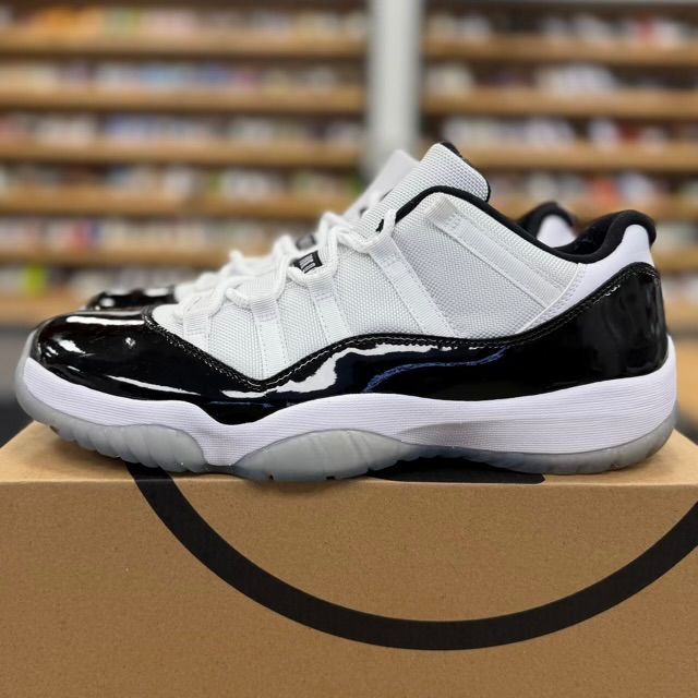 Jordan 11 Retro Low Concord - Preowned