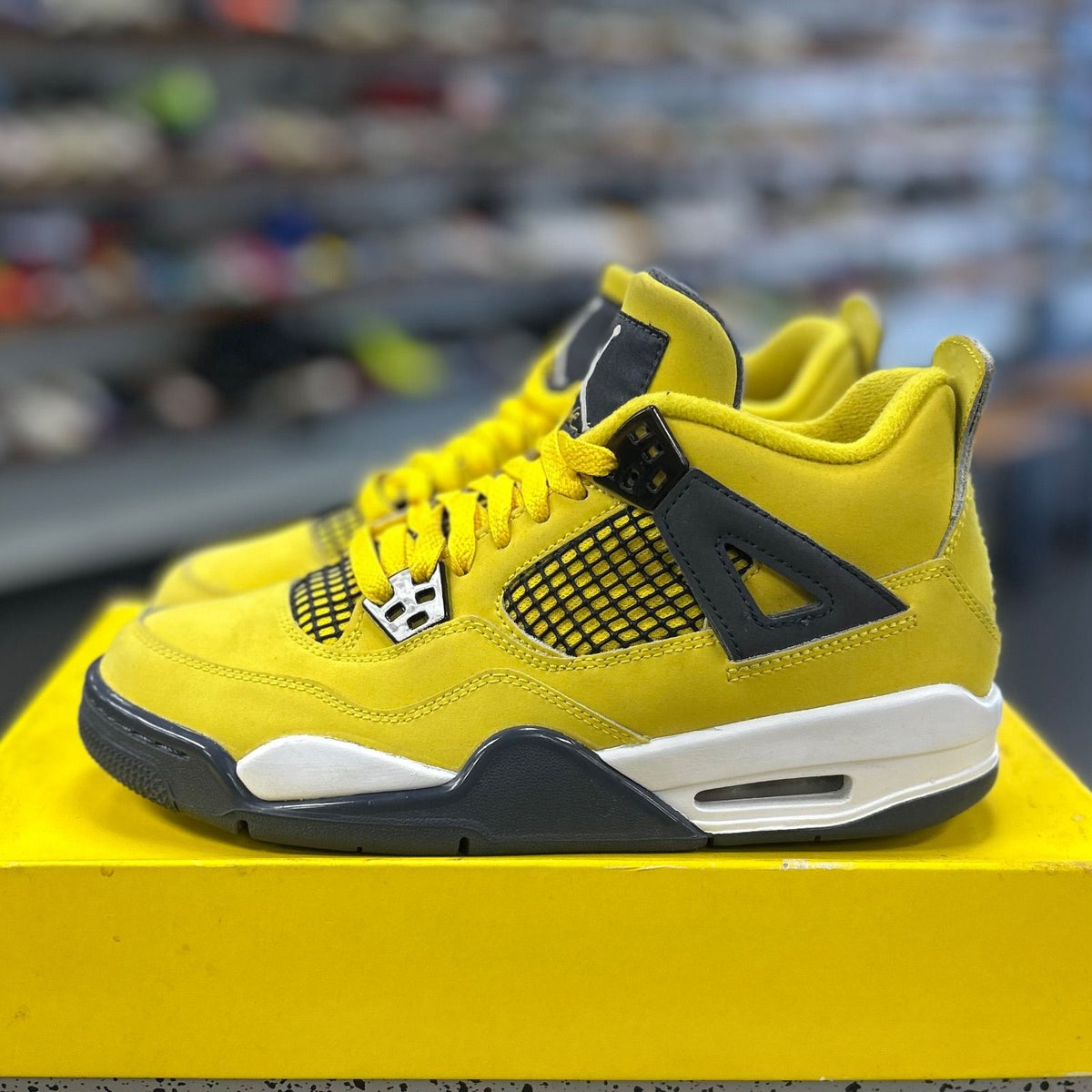 Jordan 4 Retro Lightning (2021) (GS) - Preowned