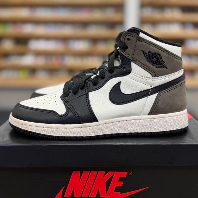Jordan 1 Retro High Dark Mocha (GS) - Preowned