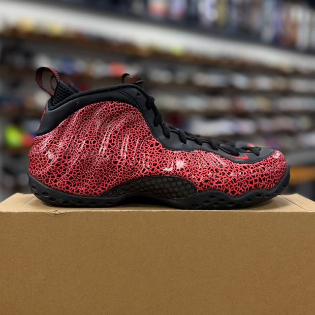 Nike Air Foamposite One Cracked Lava - Preowned