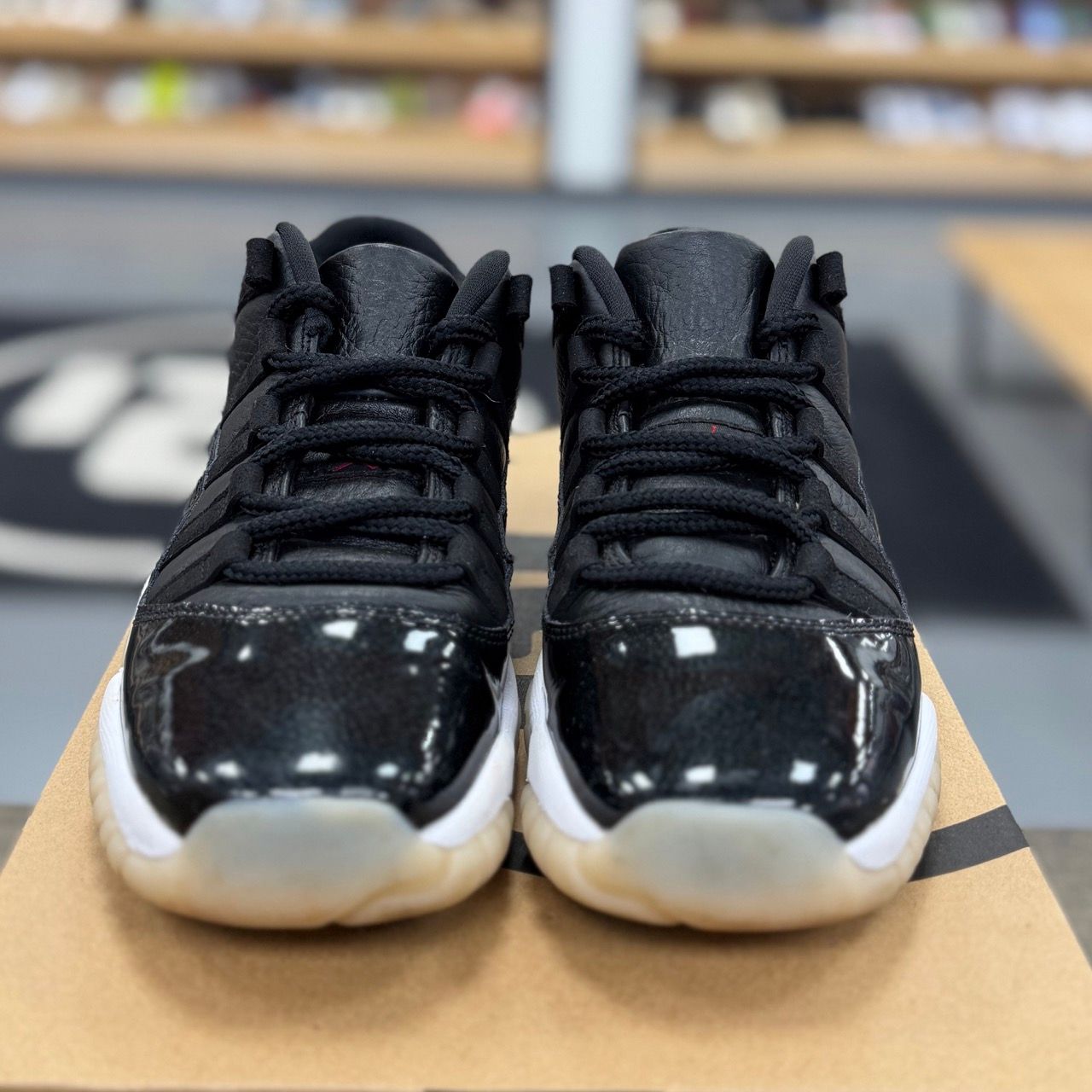 Jordan 11 Retro Low 72-10 (GS) - Preowned