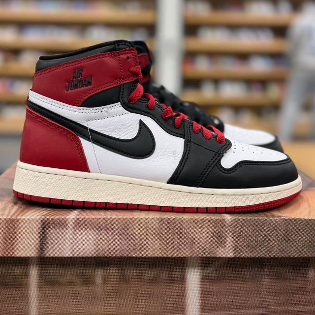 Jordan 1 Retro High OG Black Toe Reimagined (GS) - Preowned