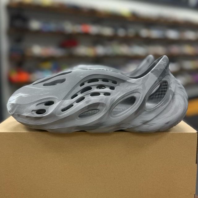 adidas Yeezy Foam RNR MX Granite - Preowned