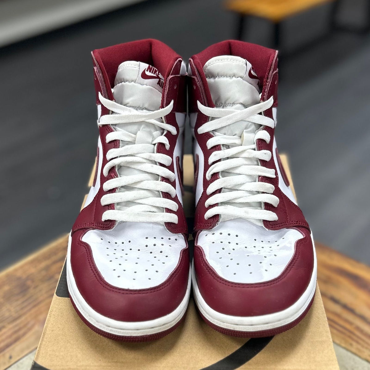Jordan 1 Retro High OG Artisanal Team Red - Preowned