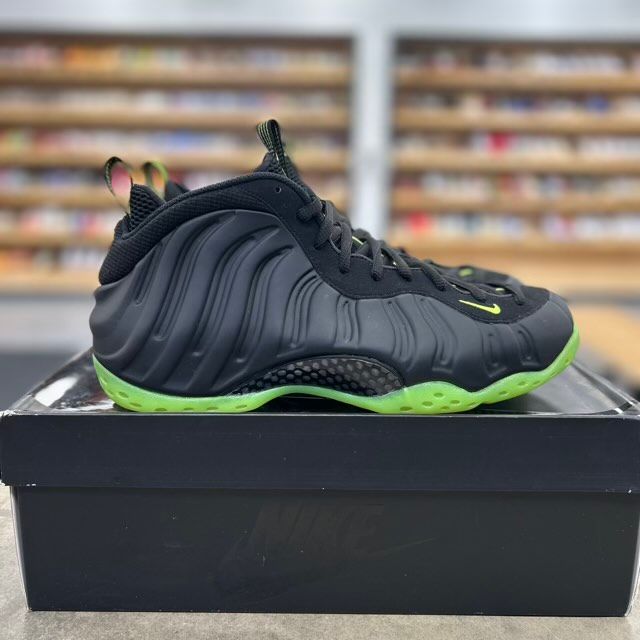 Nike Air Foamposite One Black Volt - Preowned