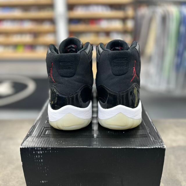 Jordan 11 Retro 72-10 - Preowned