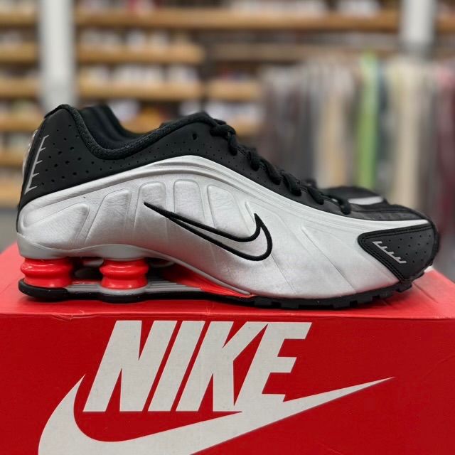Nike Shox R4 Black Metallic Silver (2025) - Preowned
