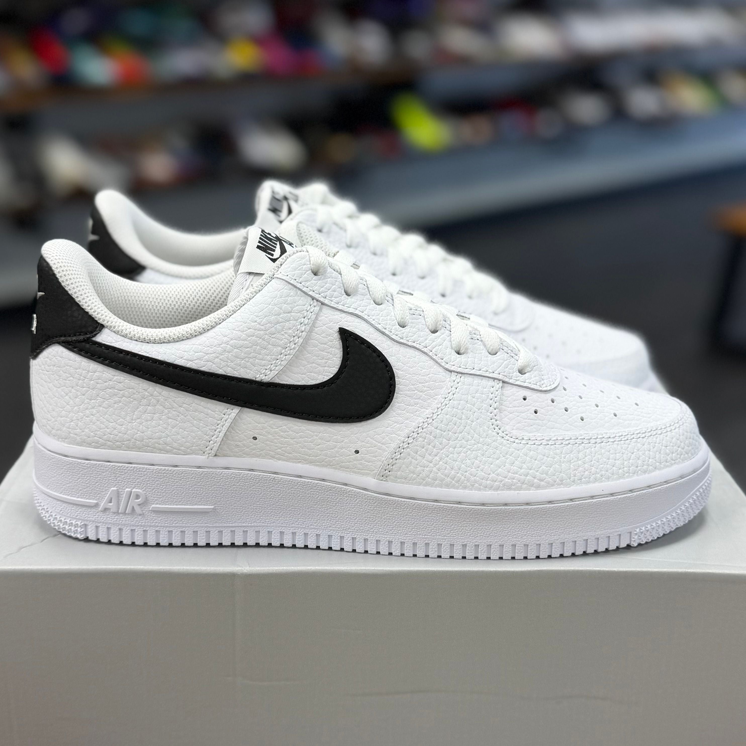 BRAND NEW STEAL - Nike Air Force 1 Low '07 White Black Pebbled Leather