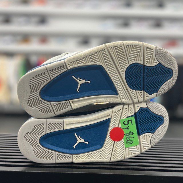 Jordan 4 Retro Military Blue (2024) (GS) - Preowned