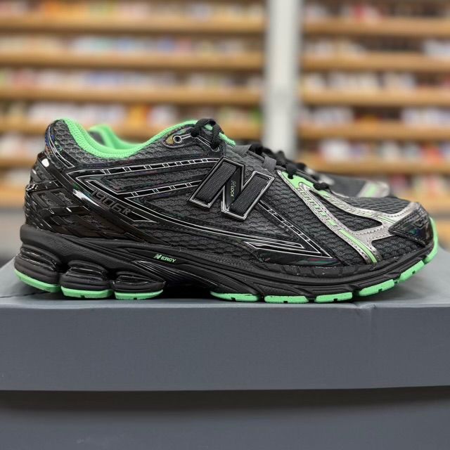 New Balance 1906R Dark Silver Metallic Lab Green - Preowned