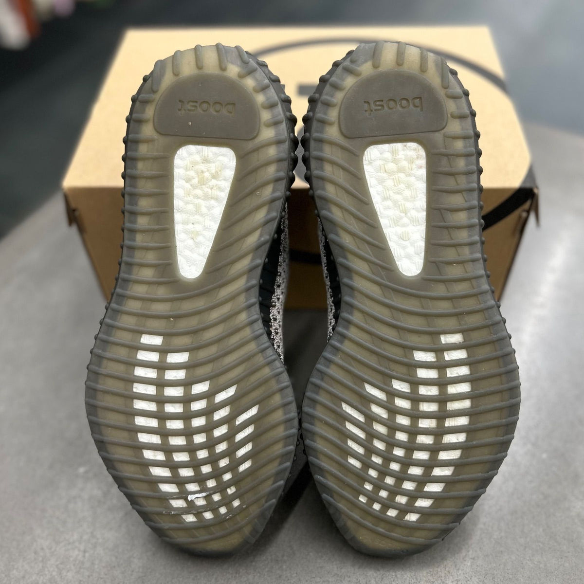 adidas Yeezy Boost 350 V2 Ash Stone - Preowned