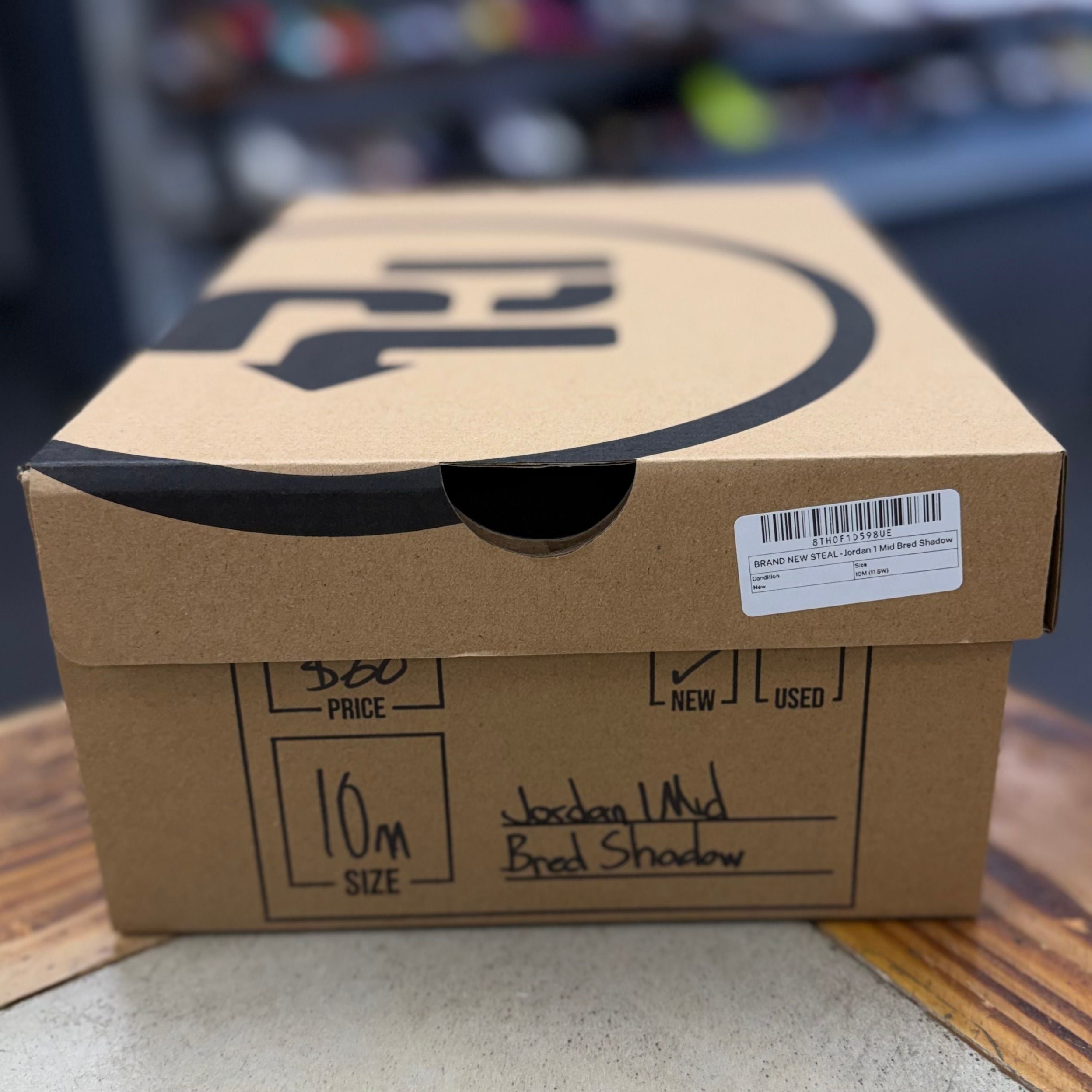 BRAND NEW STEAL - Jordan 1 Mid Bred Shadow