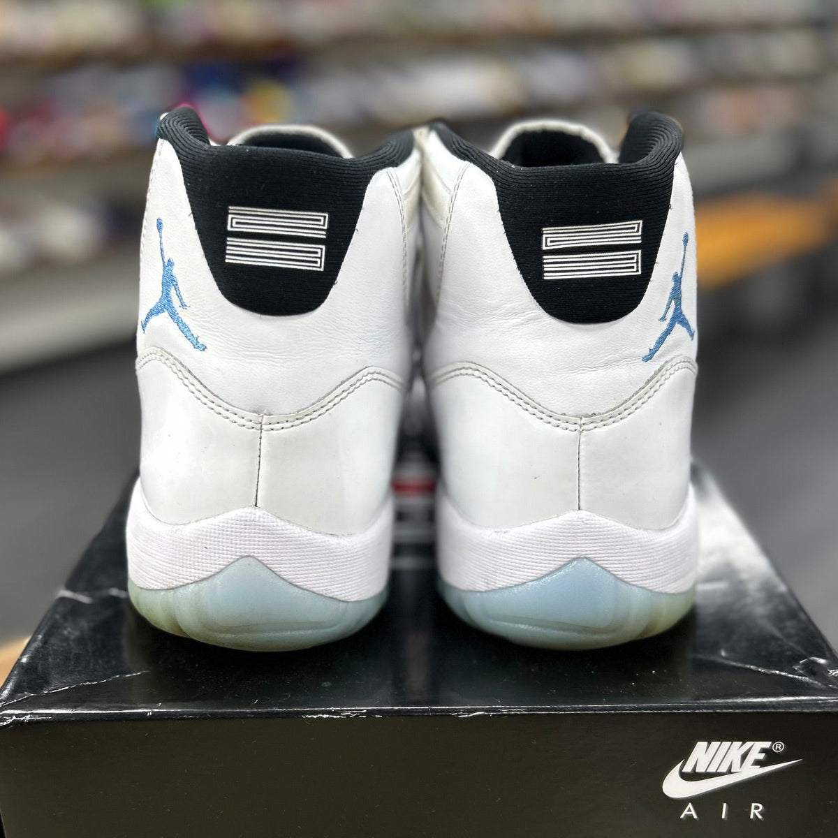 Jordan 11 Retro Legend Blue (2024) - Preowned