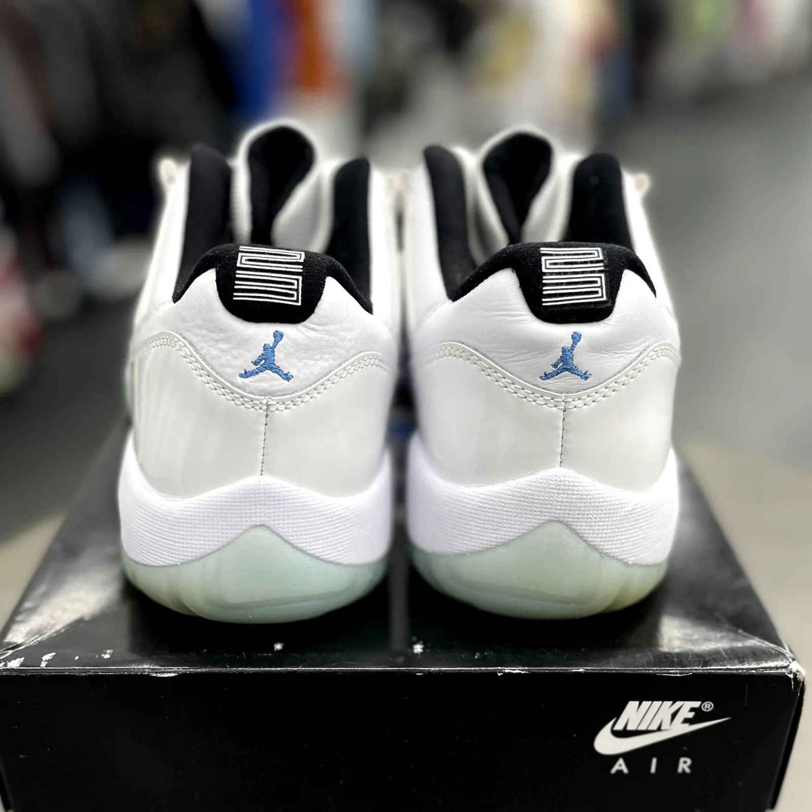 Jordan 11 Retro Low Legend Blue (GS) - Preowned