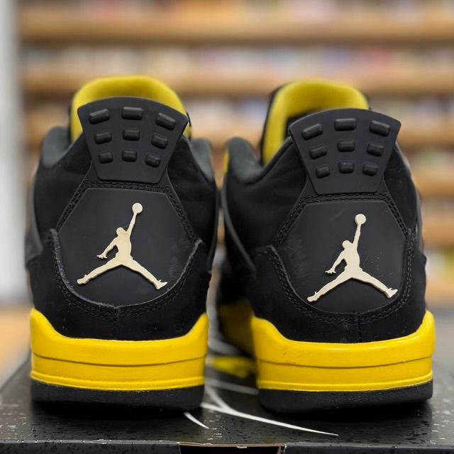 Jordan 4 Retro Thunder (2023) (GS) - Preowned