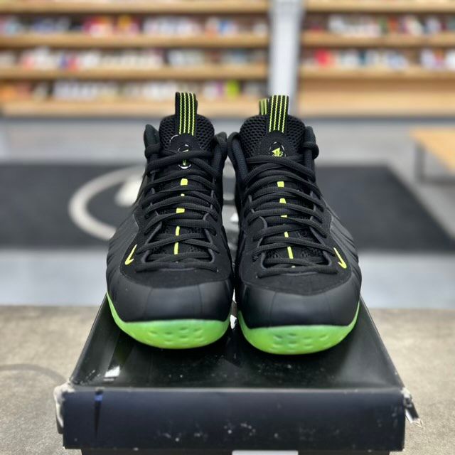 Nike Air Foamposite One Black Volt - Preowned