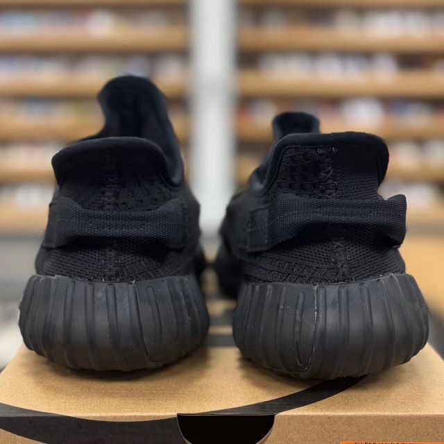 adidas Yeezy Boost 350 V2 Onyx - Preowned