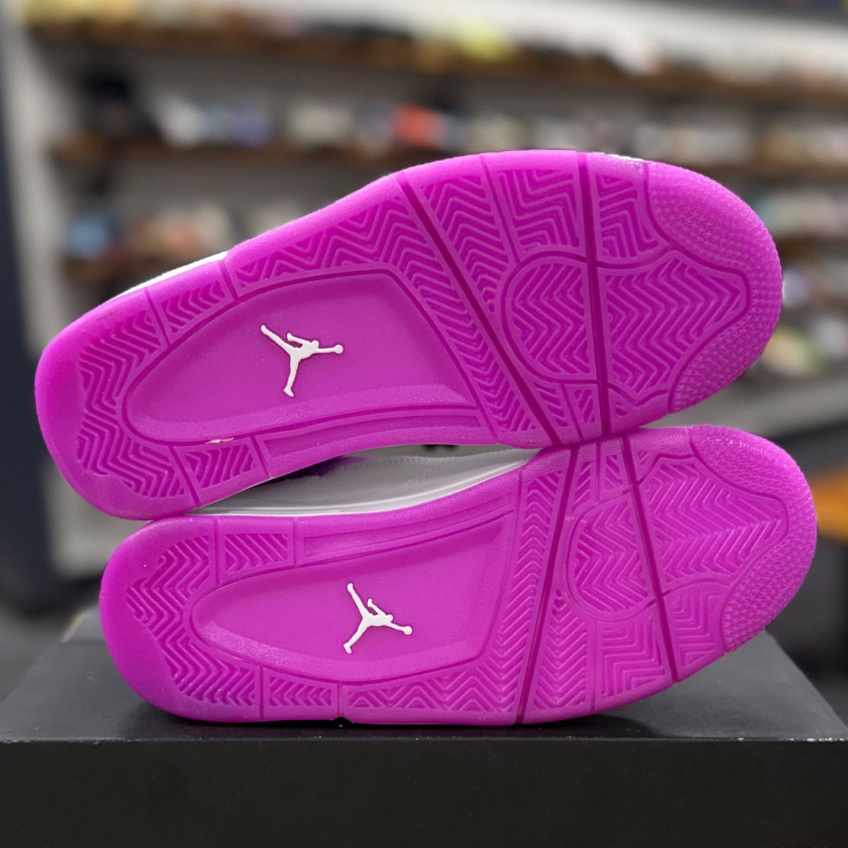 Jordan 4 Retro Hyper Violet (GS) - Preowned