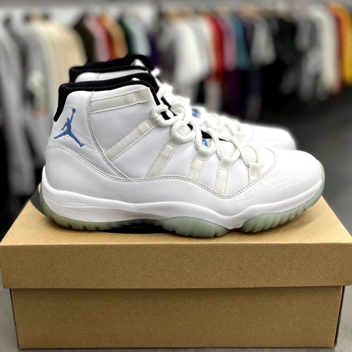 Jordan 11 Retro Legend Blue (2024) - Preowned