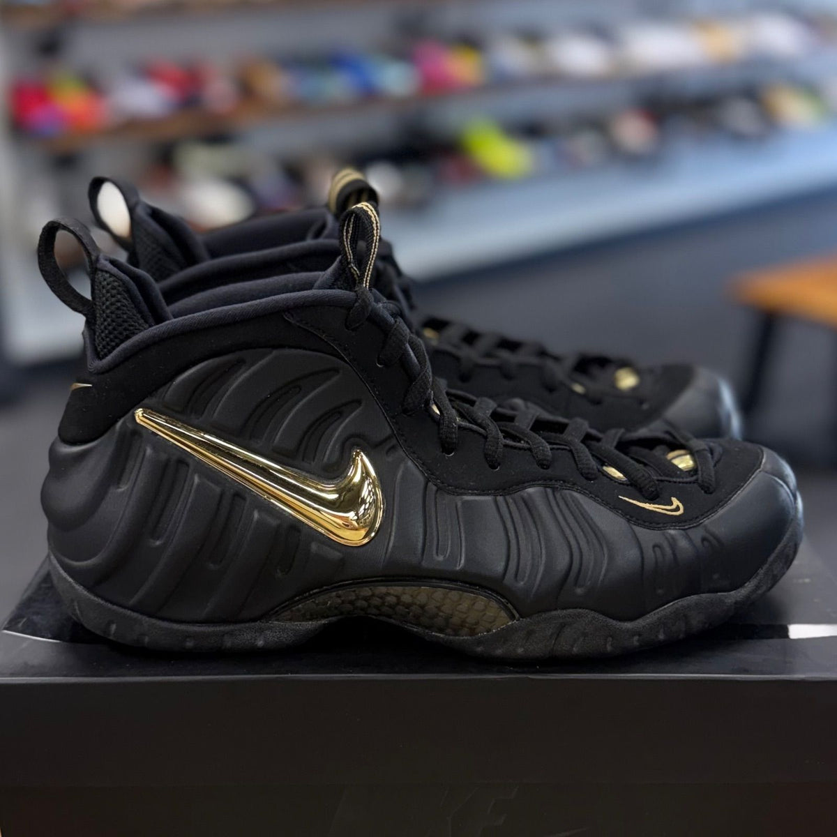 Nike Air Foamposite Pro Black Metallic Gold - Preowned