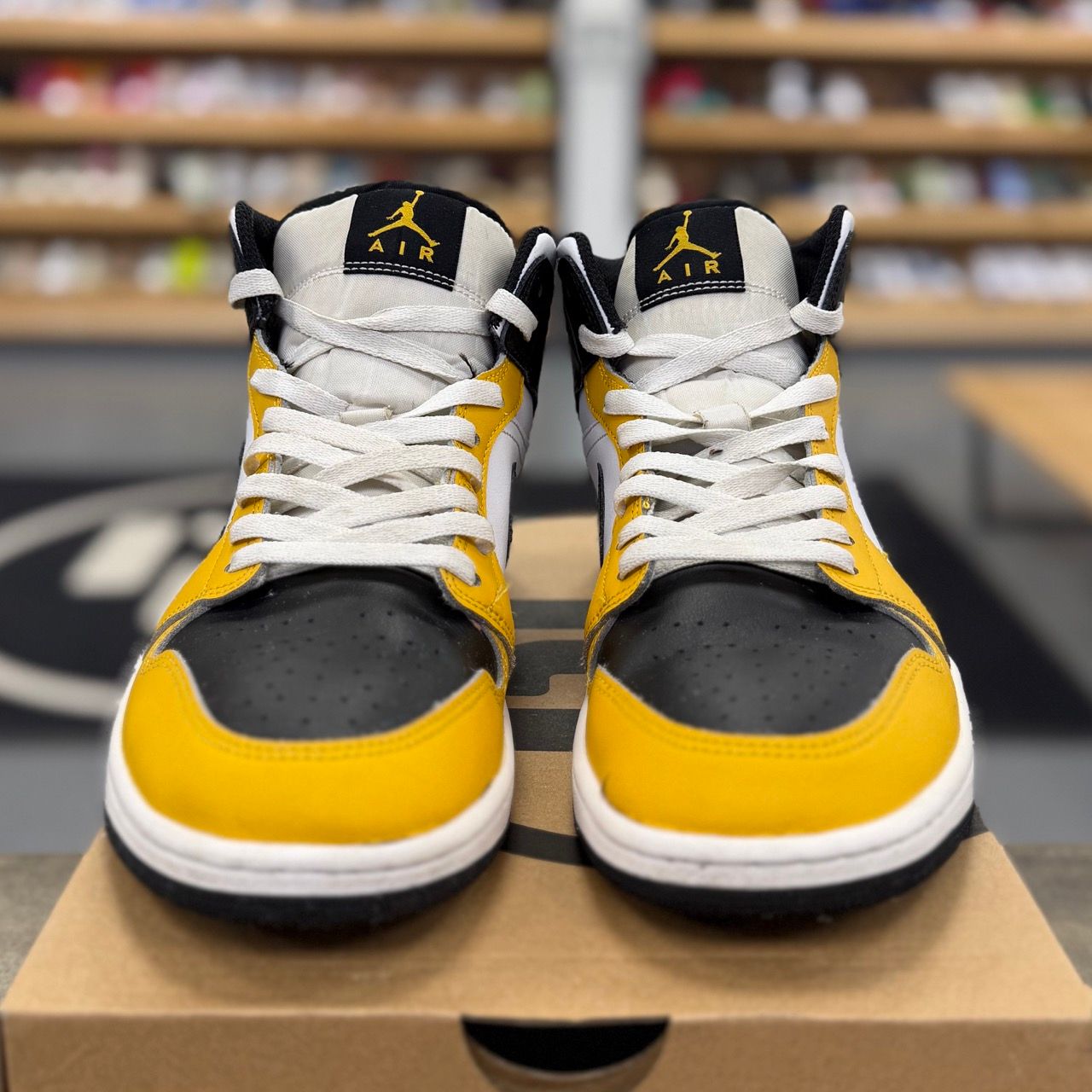Jordan 1 Mid Yellow Ochre - Preowned