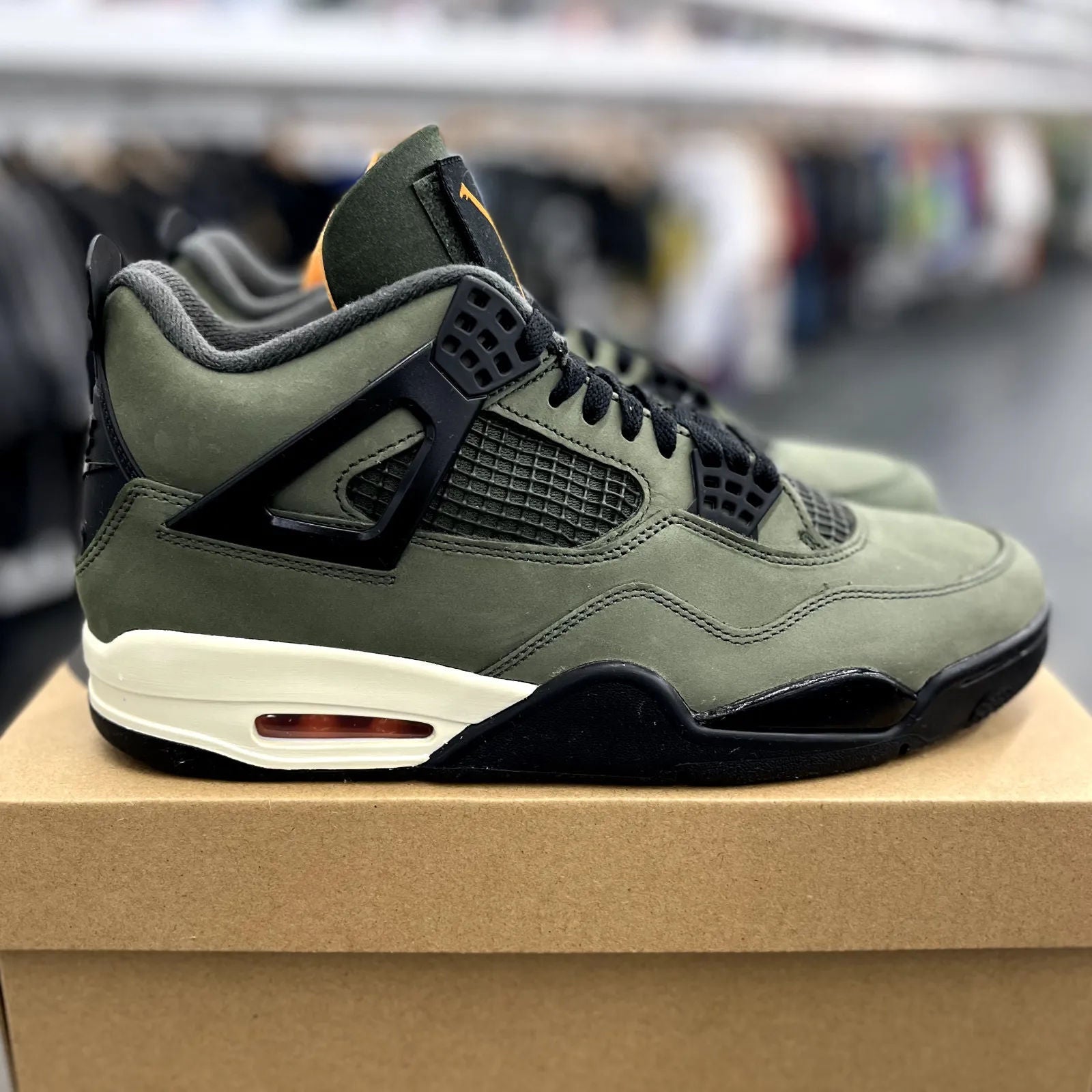 Jordan 4 Retro OG SP Undefeated (2025) - Preowned