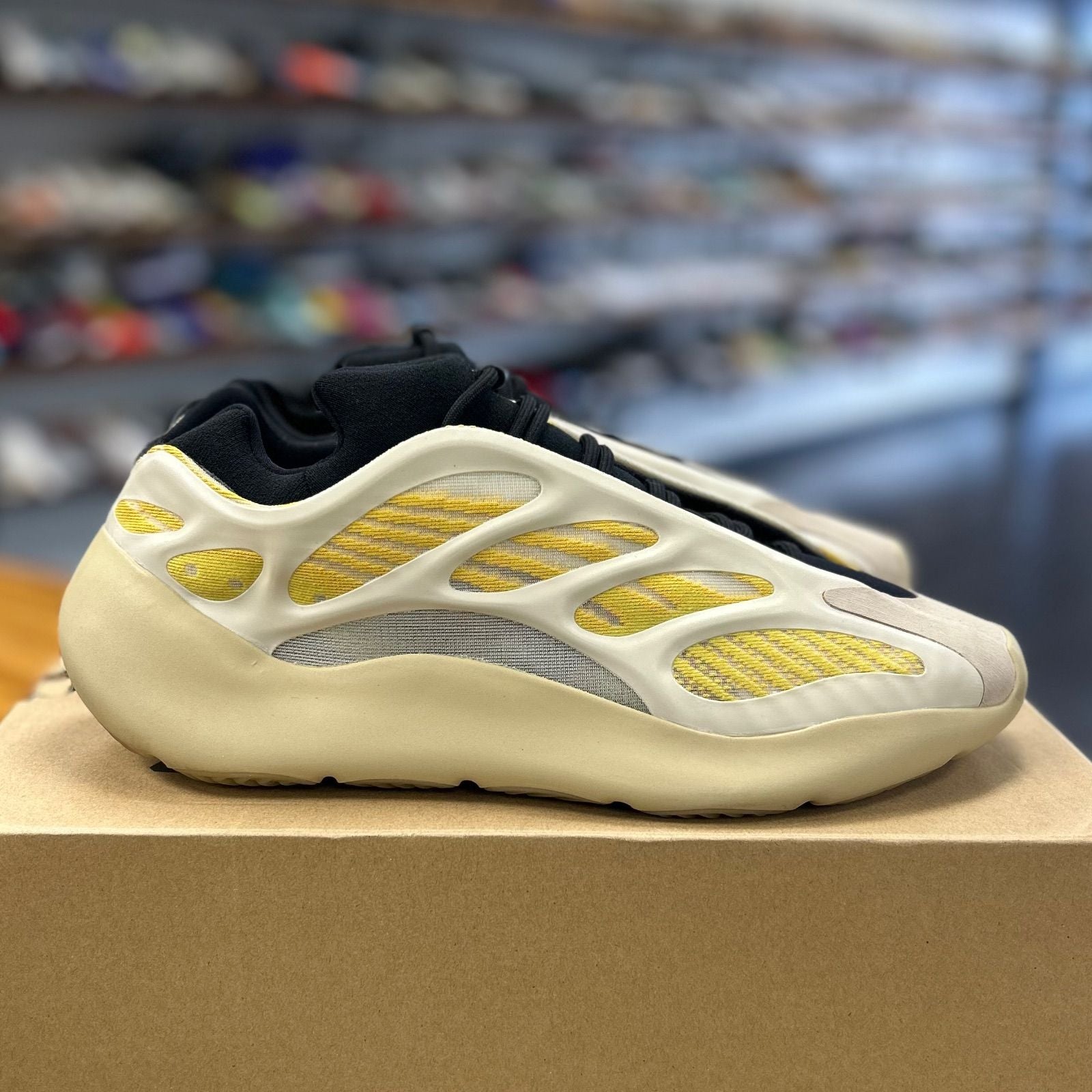 adidas Yeezy 700 V3 Mono Safflower - Preowned