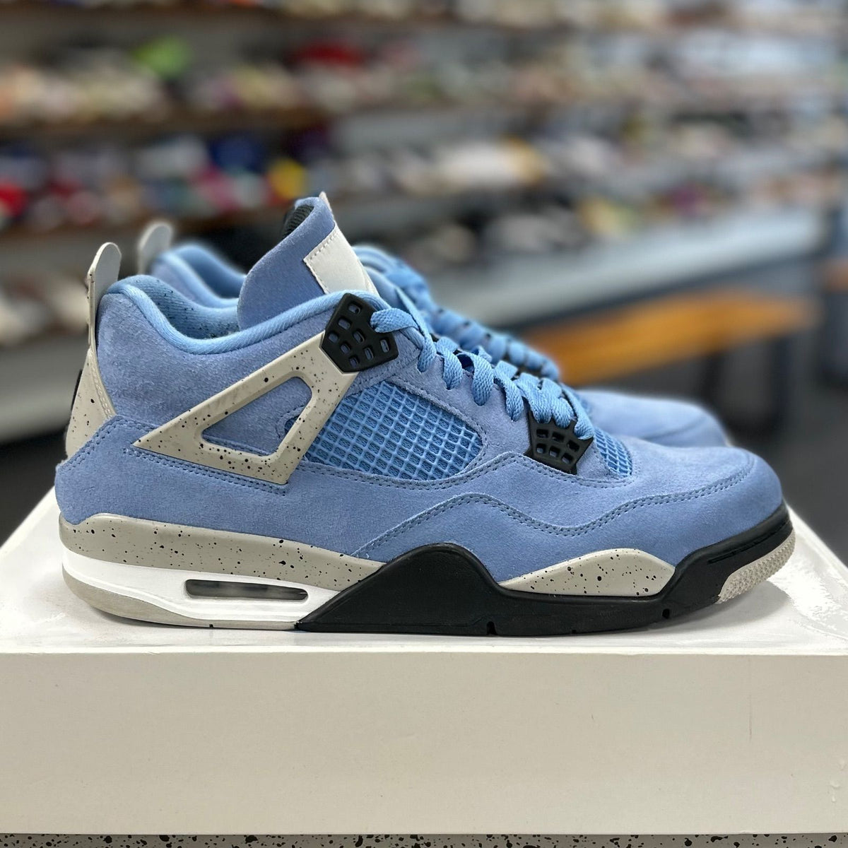 Jordan 4 Retro University Blue - Preowned