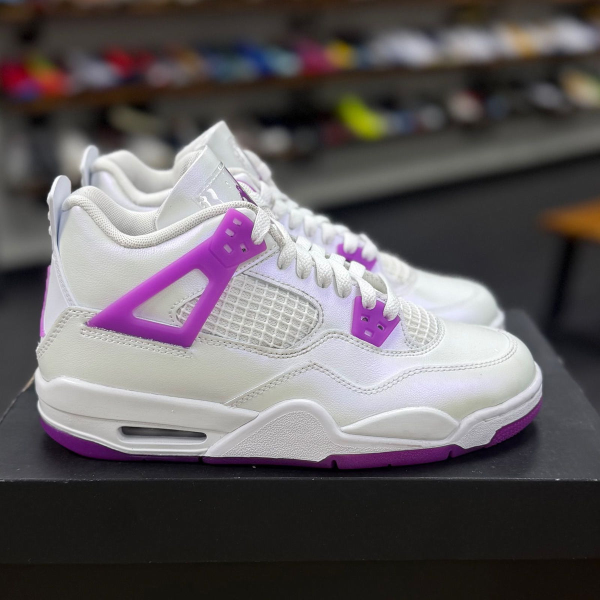Jordan 4 Retro Hyper Violet (GS) - Preowned