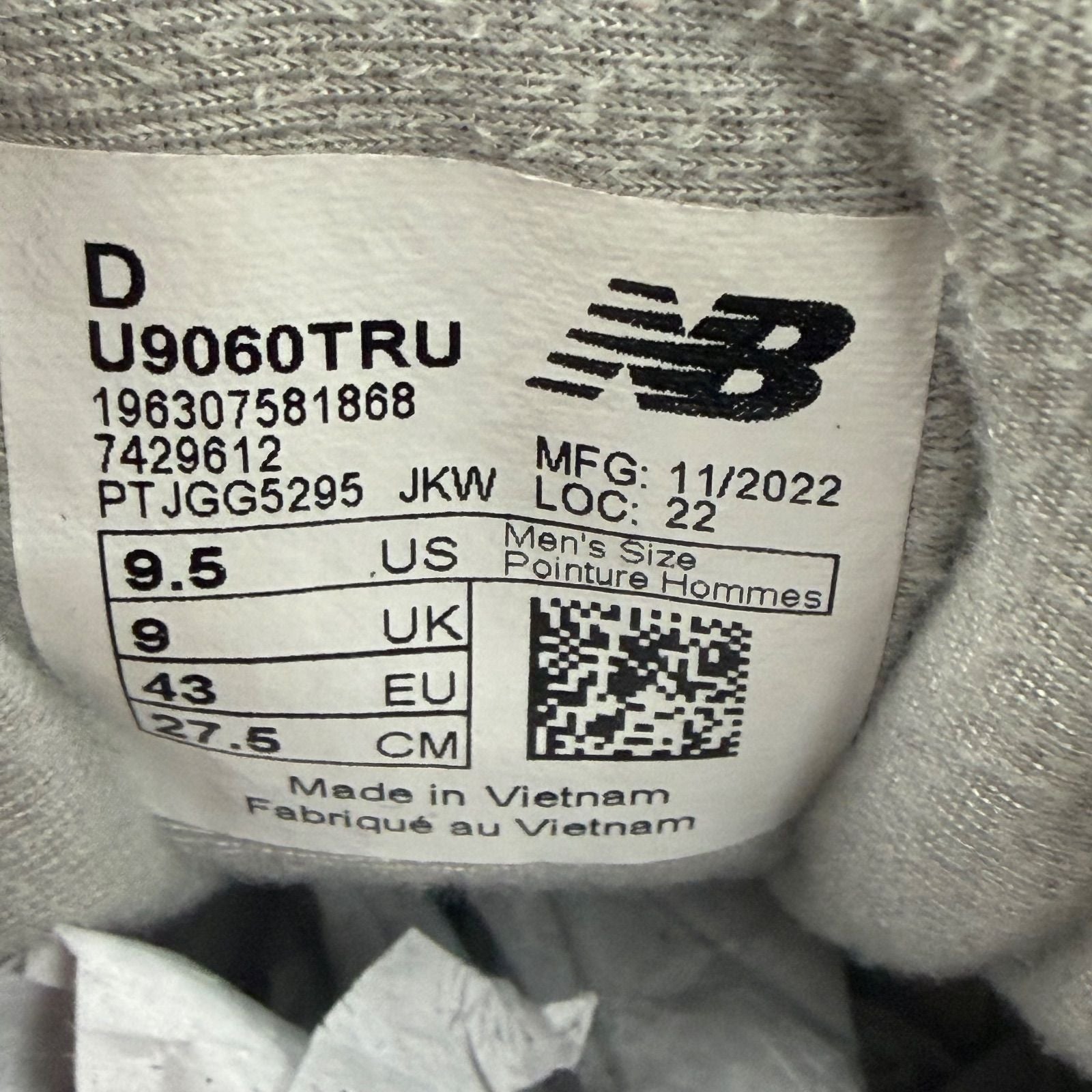 New Balance 9060 Cherry Blossom - Preowned