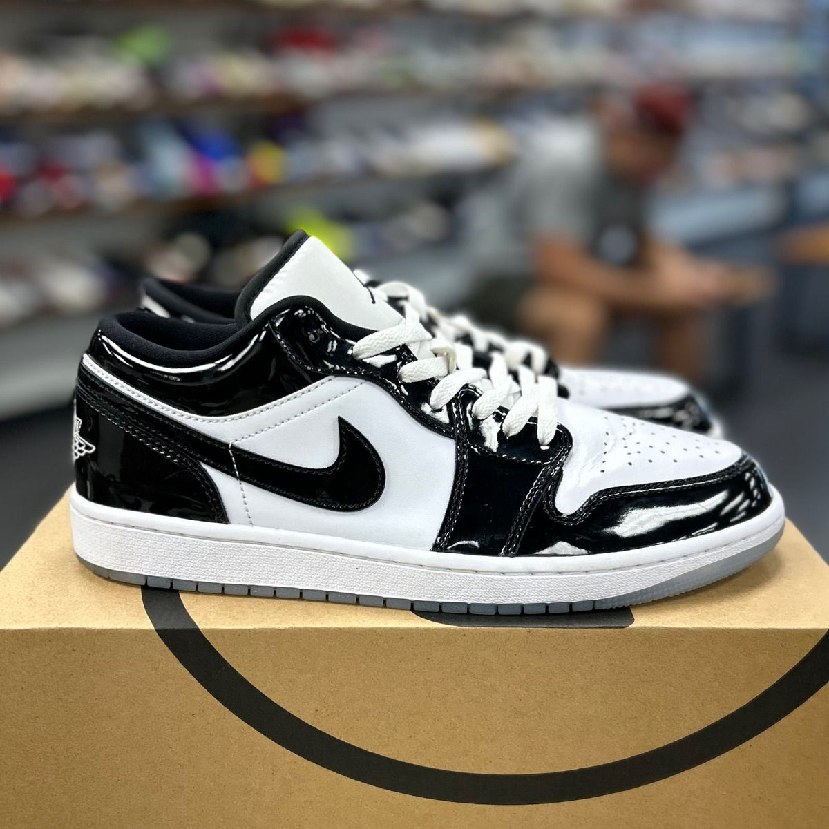 Jordan 1 Low SE Concord - Preowned