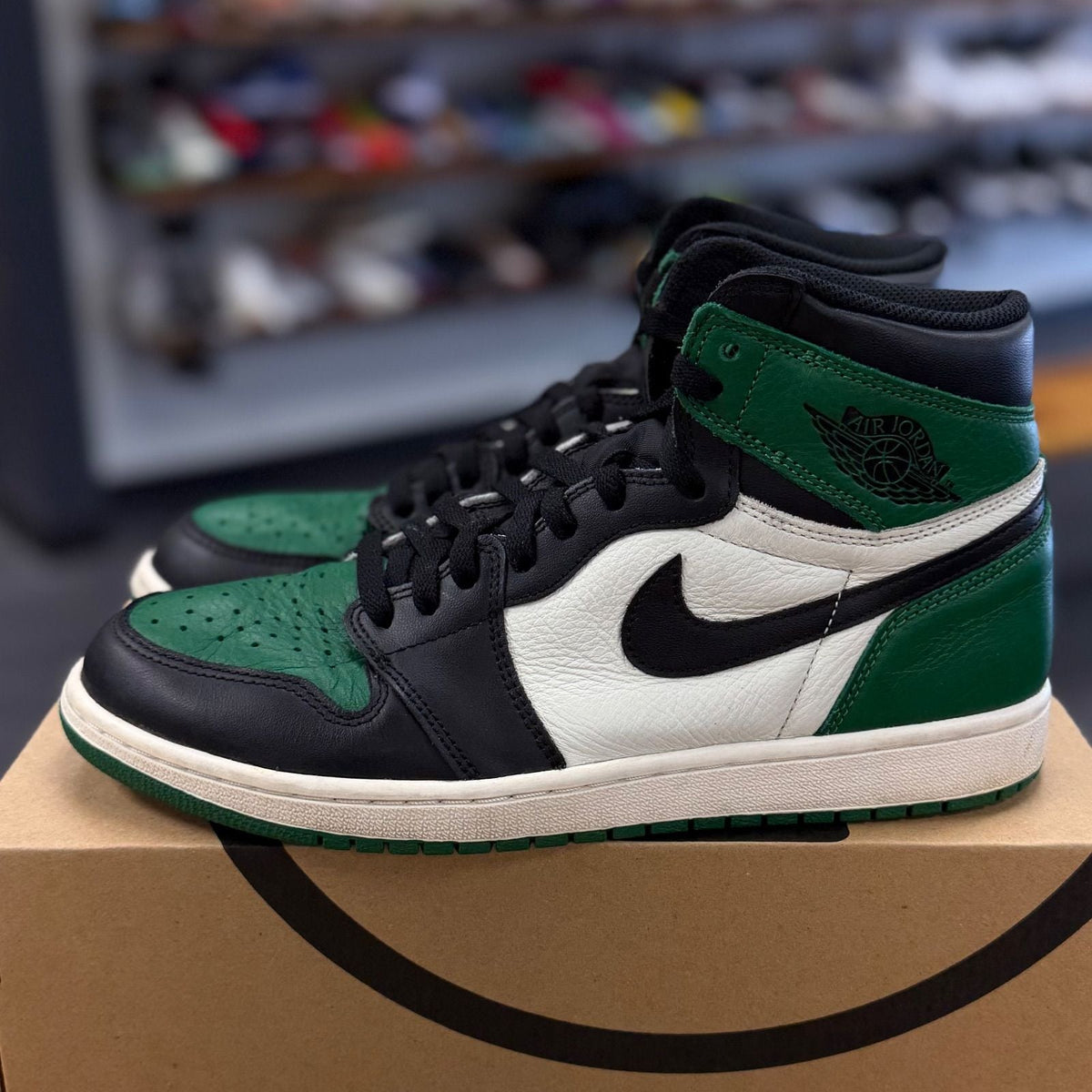 Jordan 1 Retro High Pine Green - Preowned