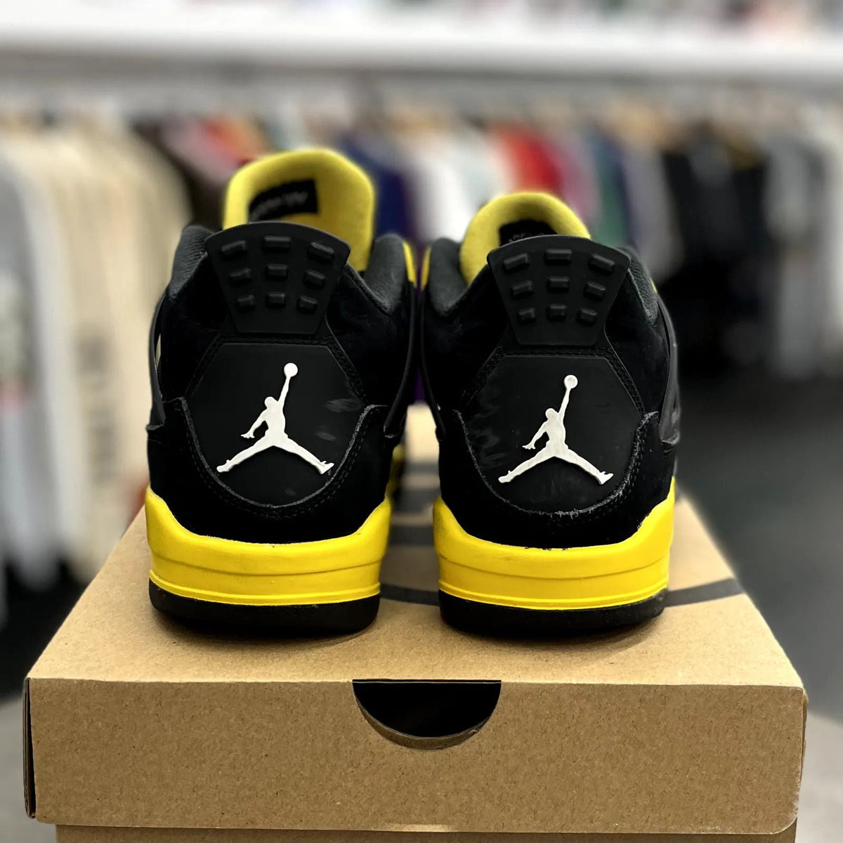Jordan 4 Retro Thunder (2023) (GS) - Preowned