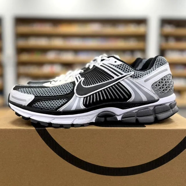 Nike Zoom Vomero 5 SE SP Dark Grey Black White - Preowned