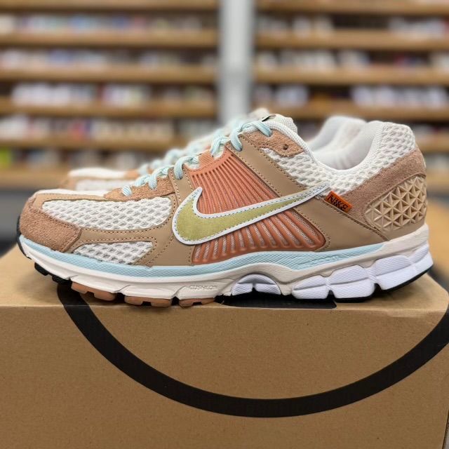 Nike Zoom Vomero 5 Have a Nike Day - Preowned